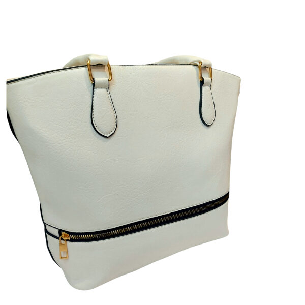 Τσάντα ώμου άσπρο χρώμα με μαύρες λεπτομέρειες-TS-