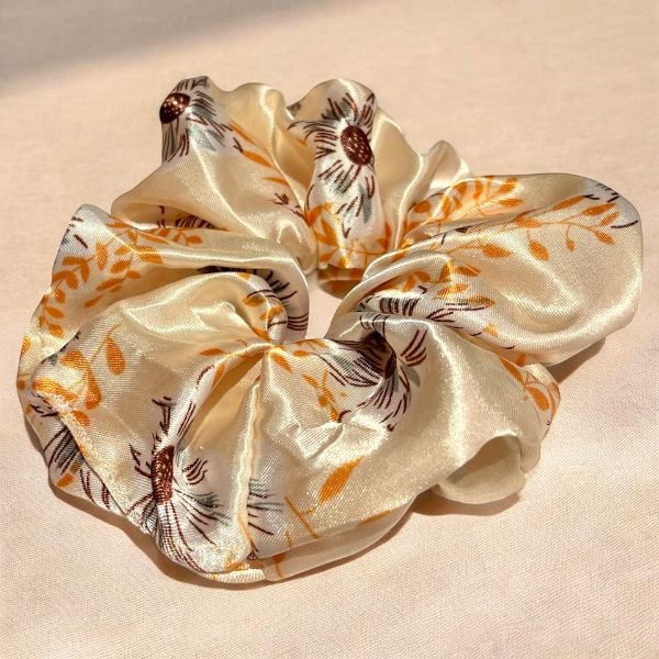 Χειροποίητο Scrunchie Σούρα Μαλλιών medium.μπεζ-LM-143