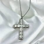 Κολιέ Σταυρός από ανοξείδωτο ατσάλι με ζιργκον χρώμα ασημί-K-344