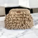 Χειροποίητη τσάντα καρπού puffy πλεγμένη με τα δάχτυλα χρώμα Καμηλό-PL-116