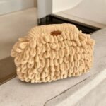 Χειροποίητη τσάντα καρπού puffy πλεγμένη με τα δάχτυλα χρώμα Μπεζ-PL-116-Honey