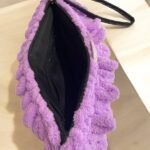 Χειροποίητη τσάντα φάκελος puffy πλεγμένη με τα δάχτυλα δίχρωμη Λιλά/Βεραμάν-PL-124 - Image 2