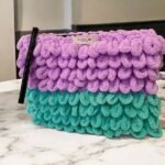 Χειροποίητη τσάντα φάκελος puffy πλεγμένη με τα δάχτυλα δίχρωμη Λιλά/Βεραμάν-PL-124