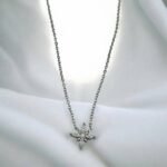 Κολιέ λουλουδάκι από ανοξείδωτο ατσάλι χρώμα ασημί-K-