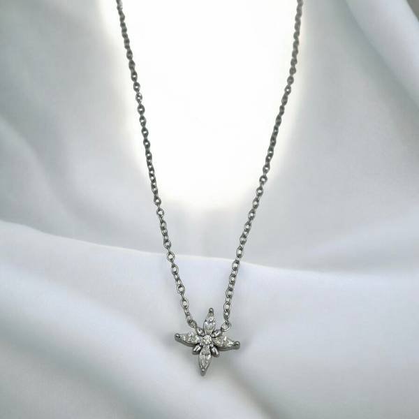 Κολιέ λουλουδάκι από ανοξείδωτο ατσάλι χρώμα ασημί-K-