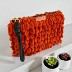 Χειροποίητη πλεκτή τσάντα φάκελος puffy χρώμα Ταμπά-PL-132-36 - Image 2