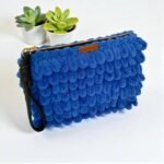 Χειροποίητη πλεκτή τσάντα φάκελος puffy χρώμα Μπλε-PL-132-141 - Image 3