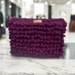 Χειροποίητη πλεκτή τσάντα Puffy φάκελος XL 35x25cm χρώμα Μελιτζανί-PL-133-111 - Image 3