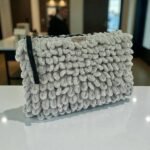 Χειροποίητη πλεκτή τσάντα Puffy φάκελος XL 35x25cm χρώμα Γκρι ανοιχτό-PL-133-302
