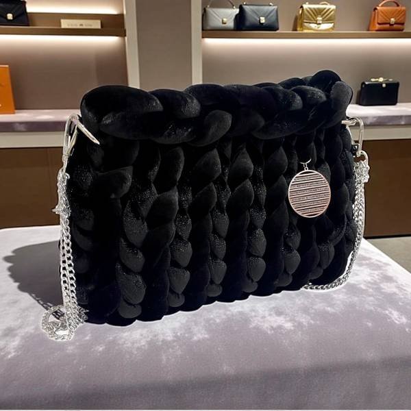 Velvet Marshmallow Πλεκτή χειροποίητη τσαντα χρώμα μαύρο-PL-138