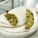 Σκουλαρίκια ανάγλυφα από Ανοξείδωτο ατσάλι χρώμα χρυσό-SK-739 - Image 2