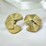 Σκουλαρίκια ανάγλυφα από Ανοξείδωτο ατσάλι χρώμα χρυσό-SK-742 - Image 2