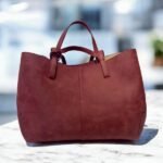 Μεγάλη τσάντα χειρός και ώμου suede χρώμα μπορντό