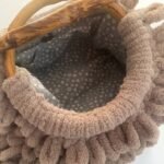 Χειροποίητη πλεκτή τσάντα puffy με μπαμπού χέρια χρώμα πούρου-PL-121-990 - Image 2