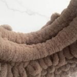 Χειροποίητη πλεκτή τσάντα puffy με μπαμπού χέρια χρώμα πούρου-PL-121-990 - Image 3