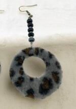 Σκουλαρίκια κρεμαστά γούνινα χειροποίητα animalprint-SK-800 - Image 2