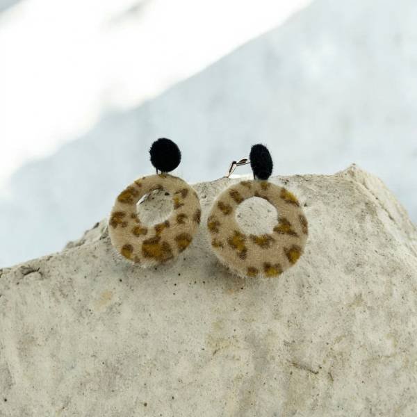 Σκουλαρίκια κρεμαστά γούνινα χειροποίητα animalprint-SK-