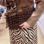 Χειροποίητη πλεκτή τσάντα φάκελος puffy χρώμα Καφέ σκούρο-PL-132-153