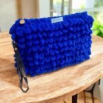 Χειροποίητη πλεκτή τσάντα φάκελος puffy χρώμα Μπλε ηλεκτρίκ-PL-118-984