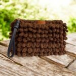 Χειροποίητη πλεκτή τσάντα φάκελος puffy χρώμα Καφέ σκούρο-PL-132-153