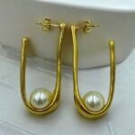 Σκουλαρίκια από ανοξείδωτο ατσάλι με πέρλα χρώμα χρυσό-SK-702 - Image 2