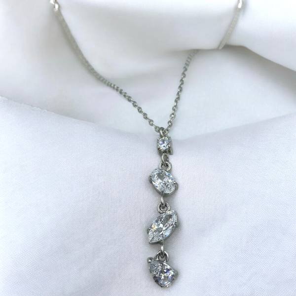 Κολιέ ατσάλινο κρεμαστές διαφανή πέτρες χρώμα ασημί-K-