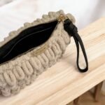 Χειροποίητη πλεκτή τσάντα φάκελος puffy χρώμα Μπεζ-PL-132-599 - Image 2