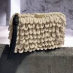 Χειροποίητη πλεκτή τσάντα φάκελος puffy χρώμα Μπεζ-PL-132-599