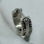 Σκουλαρίκι κρίκος unisex από ανοξείδωτο ατσάλι χρώμα ασημί-SK-706 - Image 2