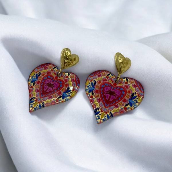 Σκουλαρίκια Καρδιά Ατσάλι-Ρητίνη με Χρωματιστό Μοτίβο-SK-