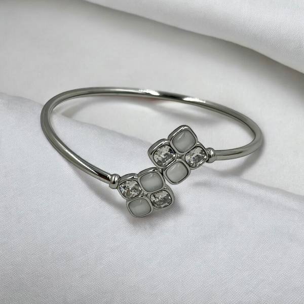 &Beta;&rho;&alpha;&chi;&iota;ό&lambda;&iota; &Chi;&epsilon;&iota;&rho;&omicron;&pi;έ&delta;&alpha; &alpha;&pi;ό &alpha;&nu;&omicron;&xi;&epsilon;ί&delta;&omega;&tau;&omicron; &alpha;&tau;&sigma;ά&lambda;&iota; &mu;&epsilon; &pi;έ&tau;&rho;&epsilon;&sigmaf; &kappa;&rho;&upsilon;&sigma;&tau;ά&lambda;&lambda;&omicron;&upsilon; &chi;&rho;ώ&mu;&alpha; &alpha;&sigma;&eta;&mu;ί-BR-