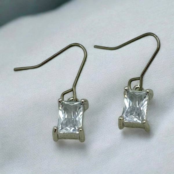 Σκουλαρίκια ατσάλινα με πέτρα κρυστάλλου χρώμα ασημί-SK-