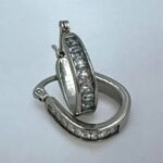 Σκουλαρίκια κρίκος ατσάλινα με πέτρες κρυστάλλου χρώμα ασημί-SK-777 - Image 2