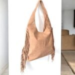 Τσάντα ώμου suede με κρόσια χρώμα Σομόν-TS-