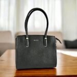 Τσάντα χειρός και χιαστί χρώμα Μαύρο με άσπρο στα πλαινά-TS-