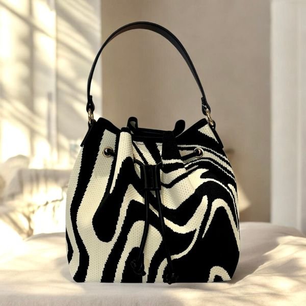 Bucket Bag &mu;&epsilon; Abstract Print &sigma;&epsilon; &Mu;&alpha;ύ&rho;&omicron; & &Epsilon;&kappa;&rho;&omicron;ύ-TS-1263