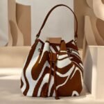Bucket Bag με Abstract Print σε Τανπά & Εκρού-TS-1263