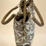 Τσάντα χειρός με Abstract Print σε Taupe & Εκρού-TS-1264 - Image 2