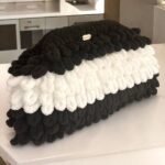 Χειροποίητη πλεκτή τσάντα puffy δίχρωμη Άσπρο/μαύρο