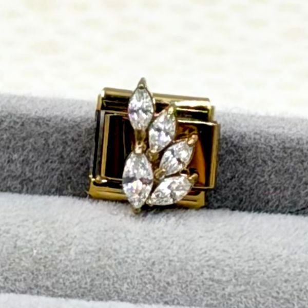 Italian Charms &alpha;&pi;ό &Alpha;&nu;&omicron;&xi;&epsilon;ί&delta;&omega;&tau;&omicron; &Alpha;&tau;&sigma;ά&lambda;&iota; &chi;&rho;&upsilon;&sigma;ό &chi;&rho;ώ&mu;&alpha;